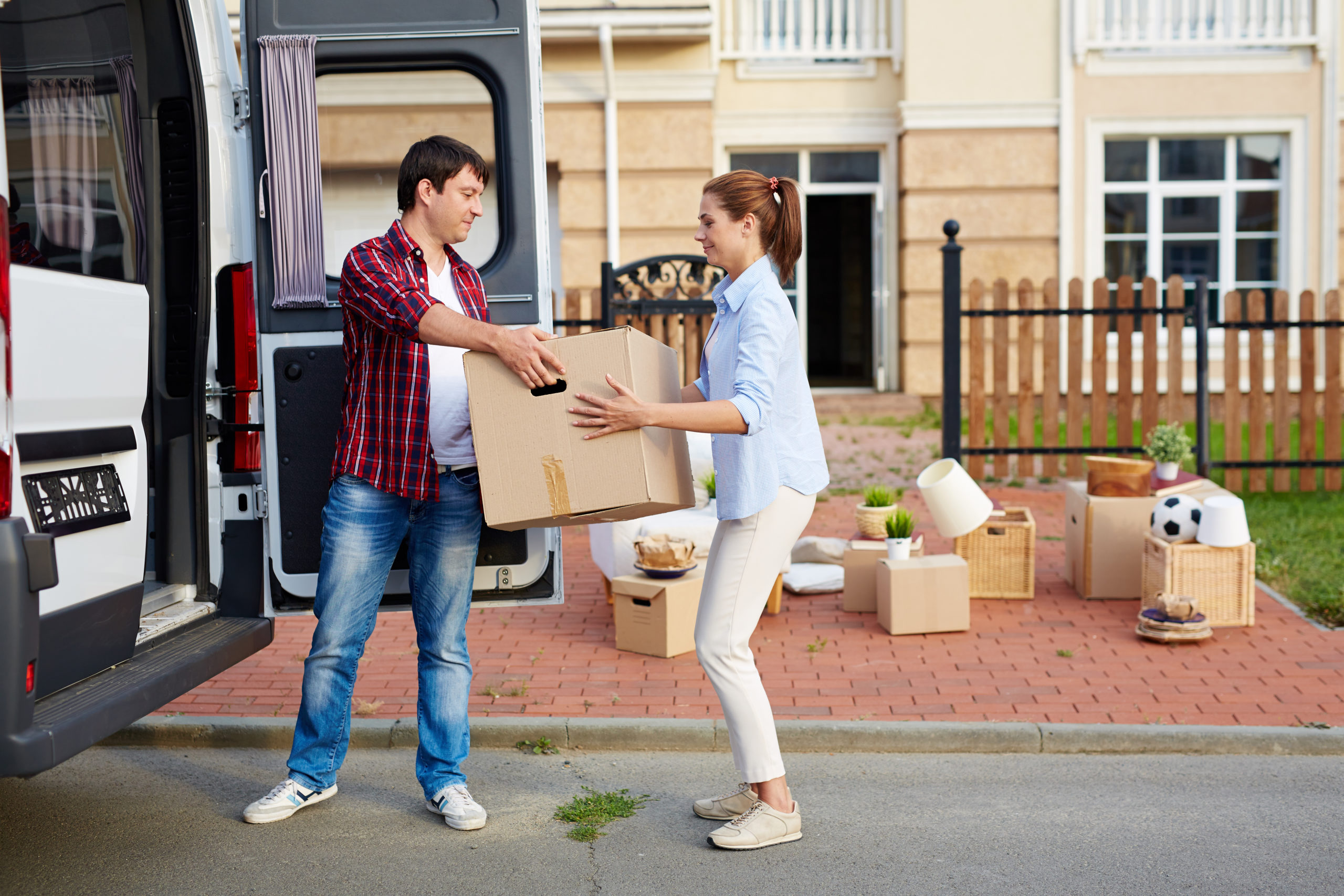 Moving to a New Home in Dubai: Tips and Tricks for a Smooth Transition